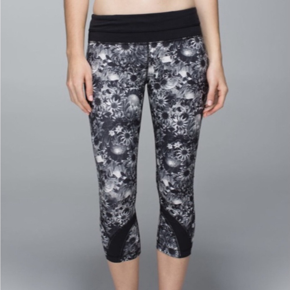 Lululemon black floral crop legging 6